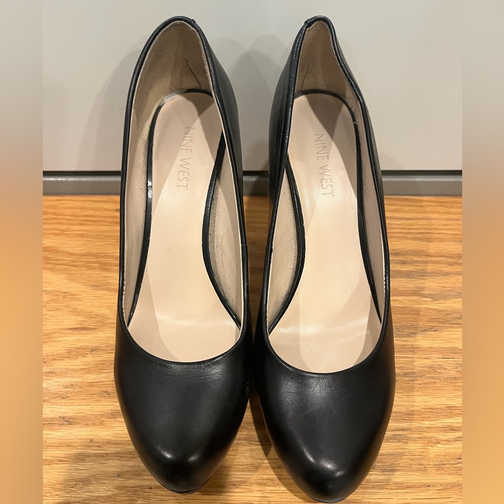 Nine West Round Toe Pumps Size 6.5